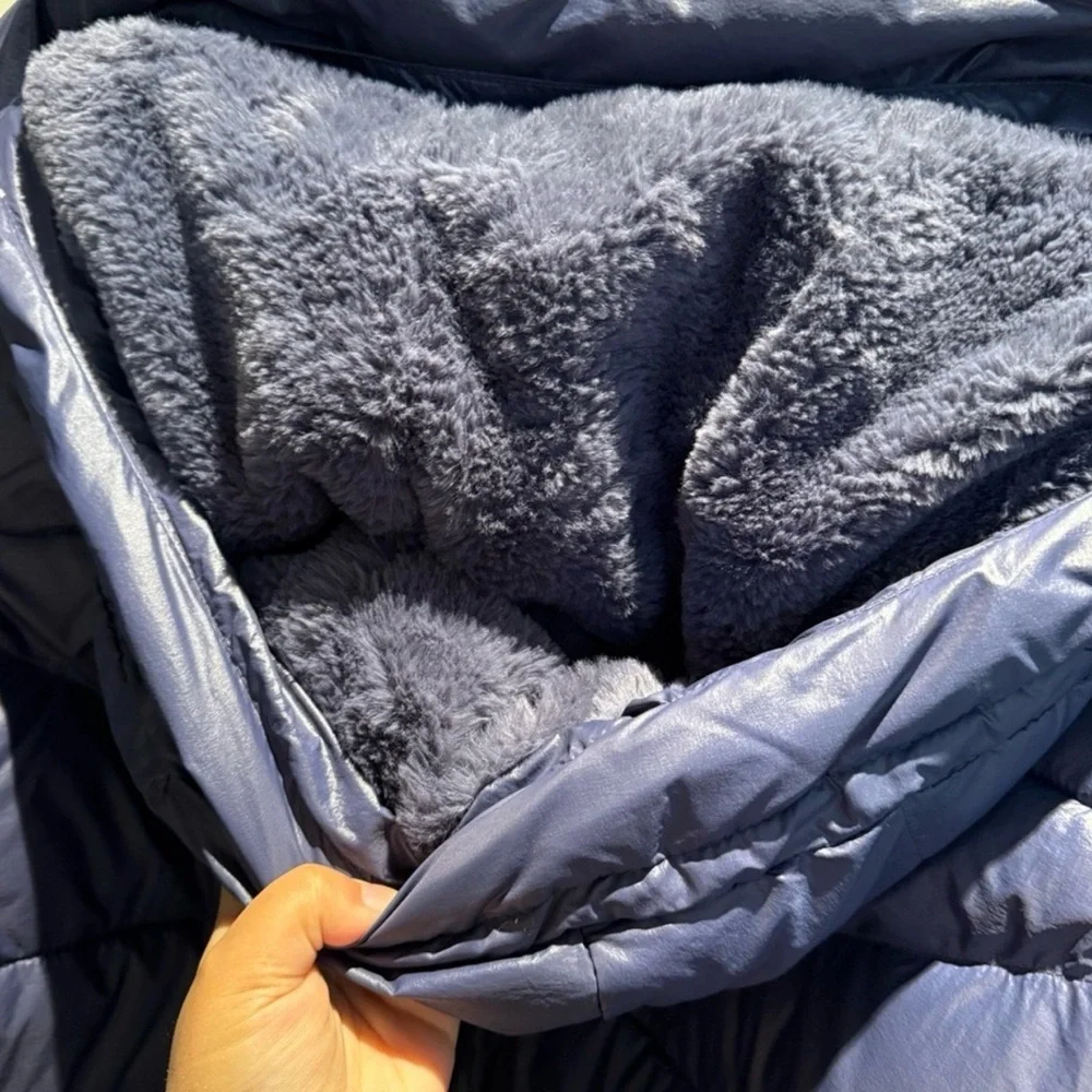 Columbia Women's Deep Blue Puffer Jacket - Picture 7 of 8